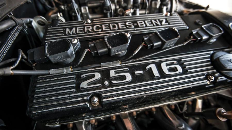 Моторный отсек Mercedes-Benz 190E 2.5-16 EVO II 1990 года  (фото 11 из 22)